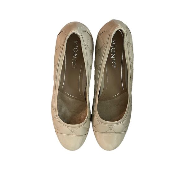 Vionic Beige Quilted Round Toe Women's Block Heels Size 9 - Picture 2 of 4